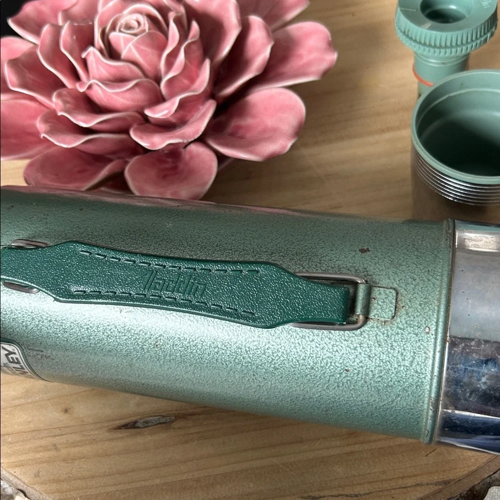 Vintage Aladdin Stanley Thermos Steel w Handle A-944DH Quart Insulated - Picture 10 of 11